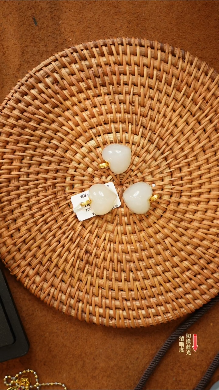 【闪购商品】和田玉吊坠18K金镶嵌微瑕0217-046多样性发一件