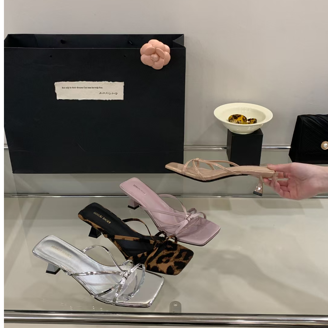 法式绝美3cm小跟鞋子2025新款交叉带露趾拖鞋女夏外穿仙女高跟鞋