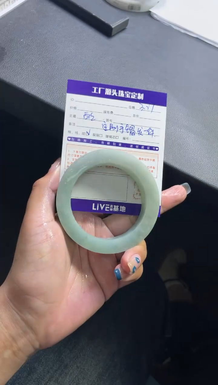 定制翡翠手镯未镶嵌发一件