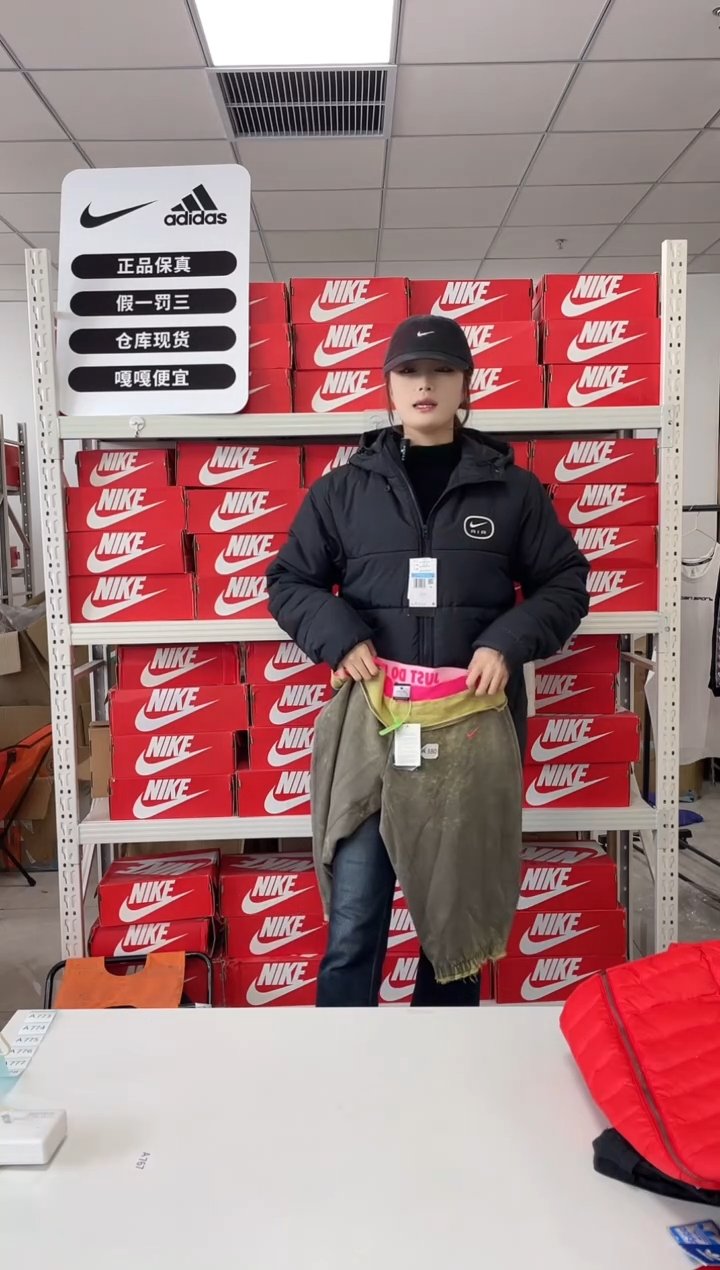 编码 380闪购尺码  l  Nike/耐克卫衣卫裤以直播间过款为主