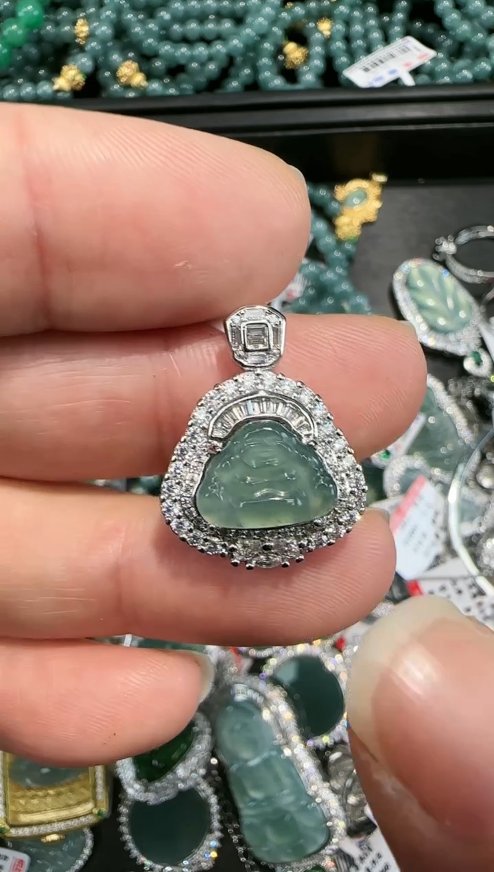 【闪购商品】翡翠吊坠(赠链)未镶嵌天然翡翠A货