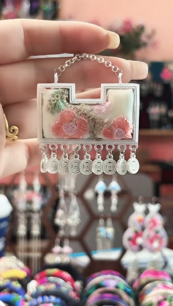 艺枝独绣手工饰品130