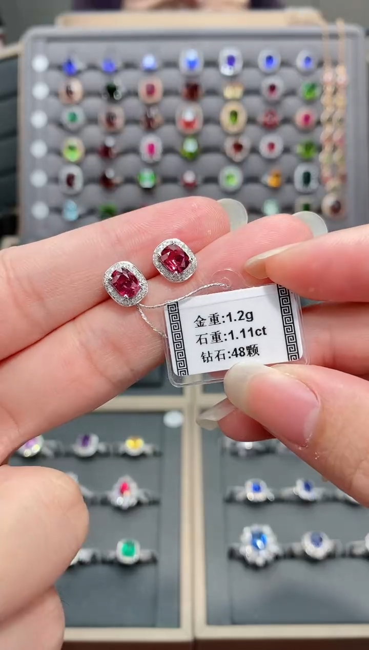 【闪购商品】碧玺耳饰18K金镶嵌1.11配钻  