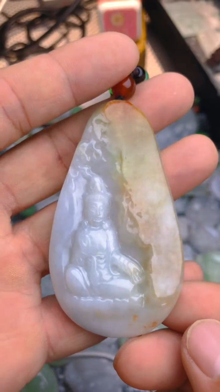 【闪购商品】翡翠吊坠(赠链)未镶嵌黄翡观音