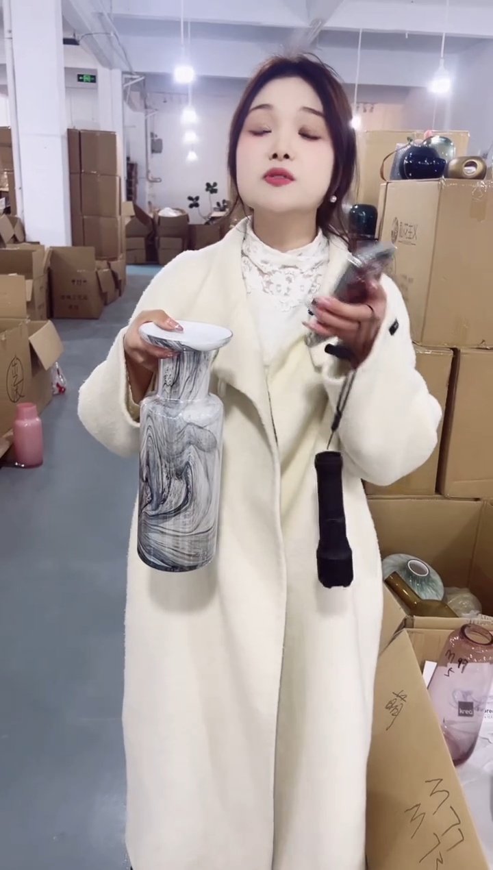 【闪购商品】无铅玻璃萌萌花瓶厂微瑕-VPGR