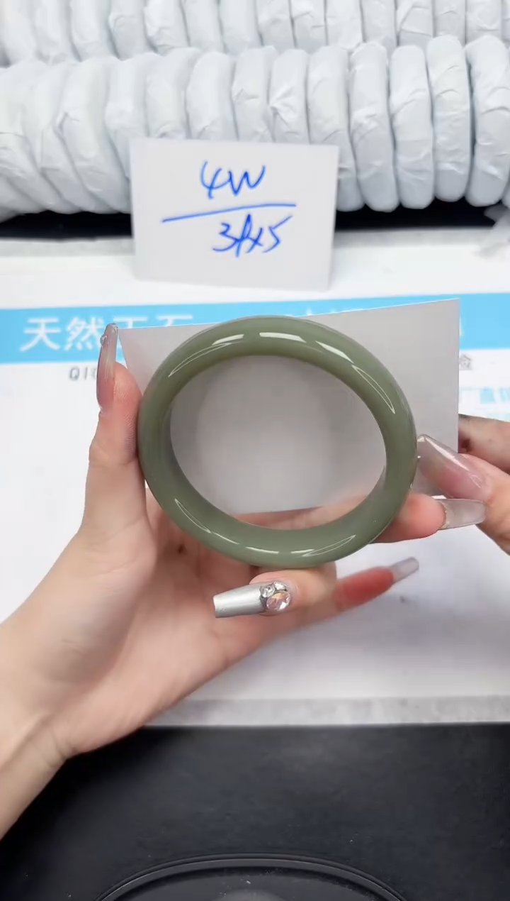 【闪购商品】石英质玉手镯未镶嵌380-63