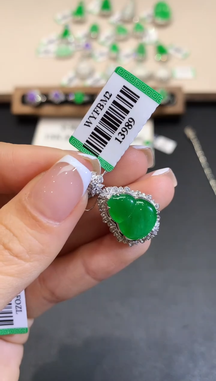 翡翠18K金镶嵌吊坠(不含链)XY13989多样性发其一