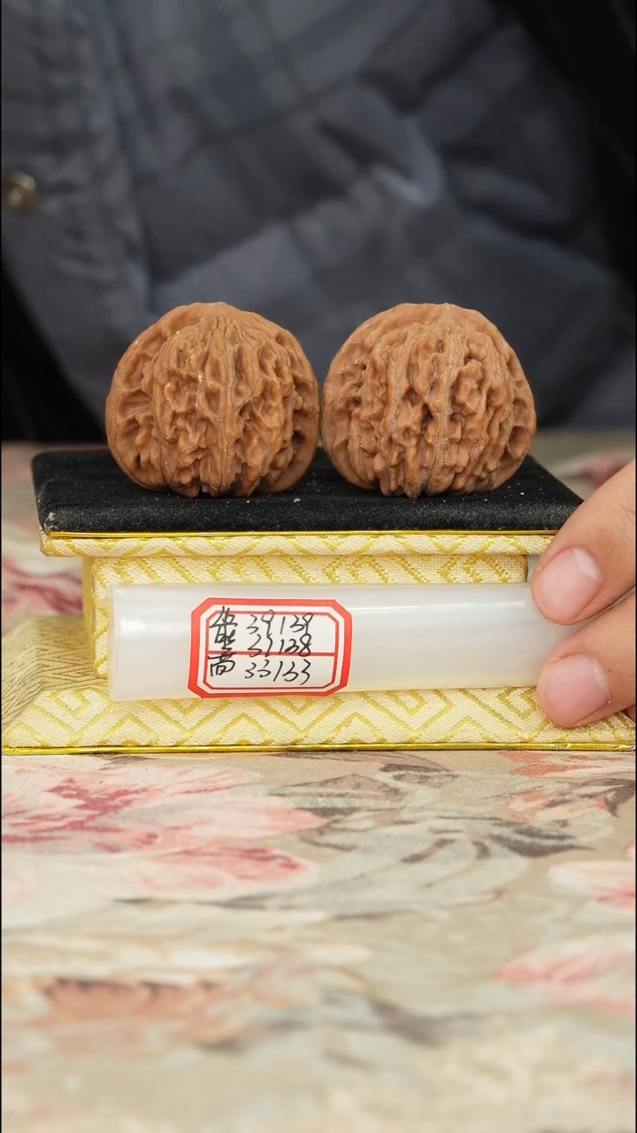 【闪购商品】文玩核桃把件一代楼