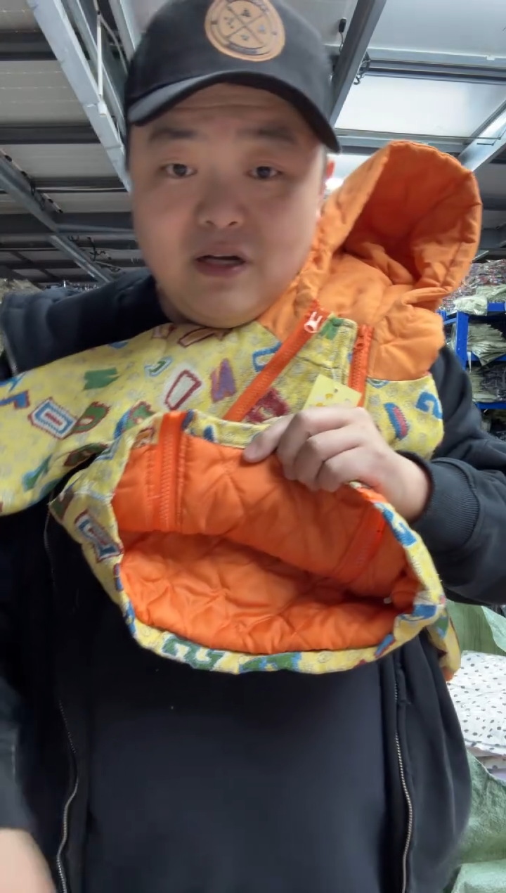 皓****?女童外套018 90