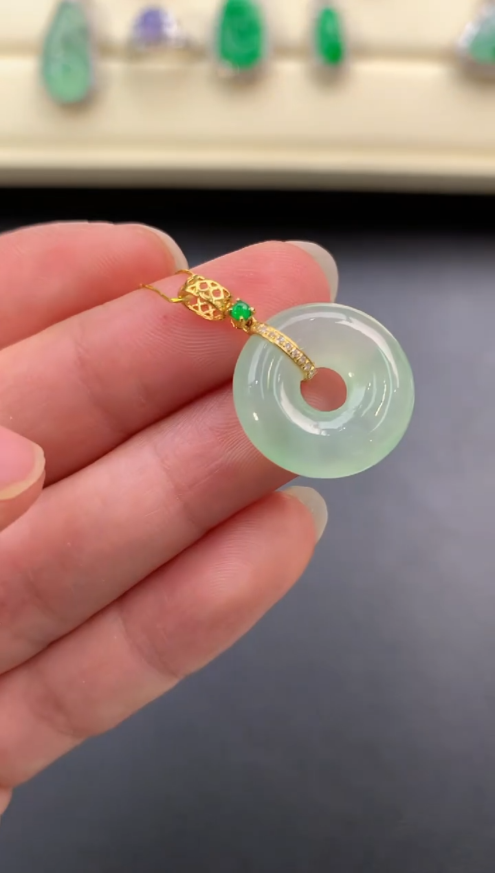 【闪购商品】翡翠颈饰18K金镶嵌D869