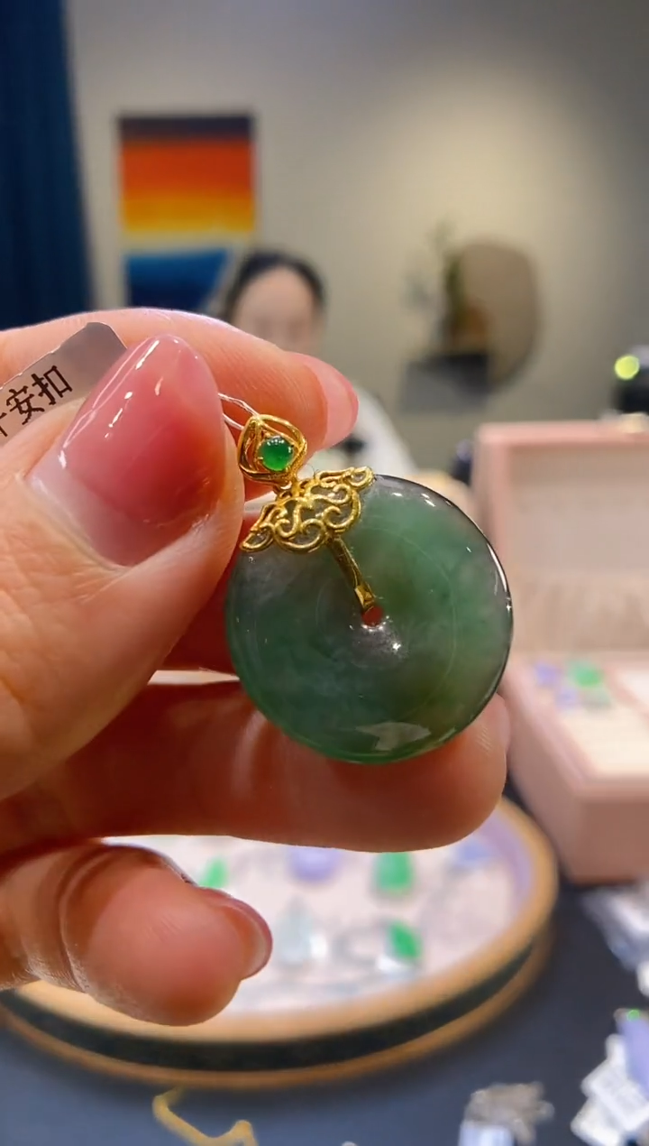 【闪购商品】翡翠吊坠(不含链)18K金镶嵌平安扣