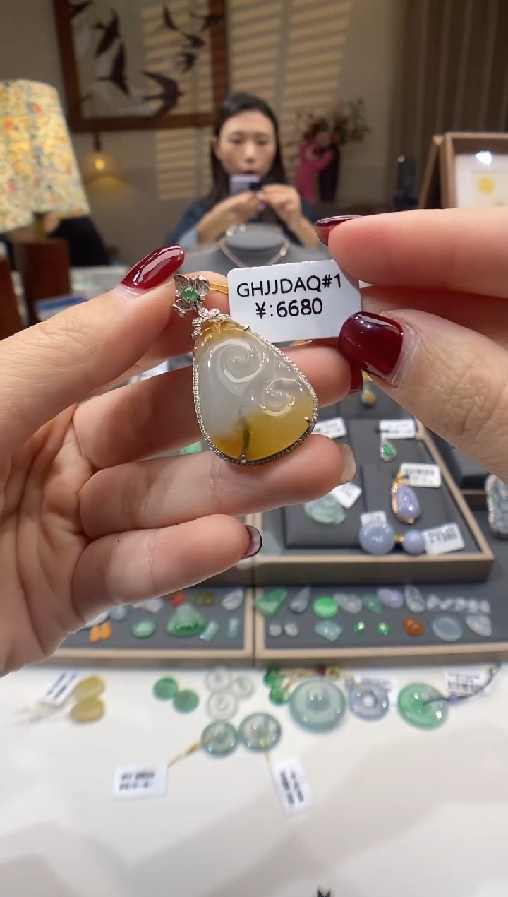 【闪购商品】翡翠颈饰18K金镶嵌如意