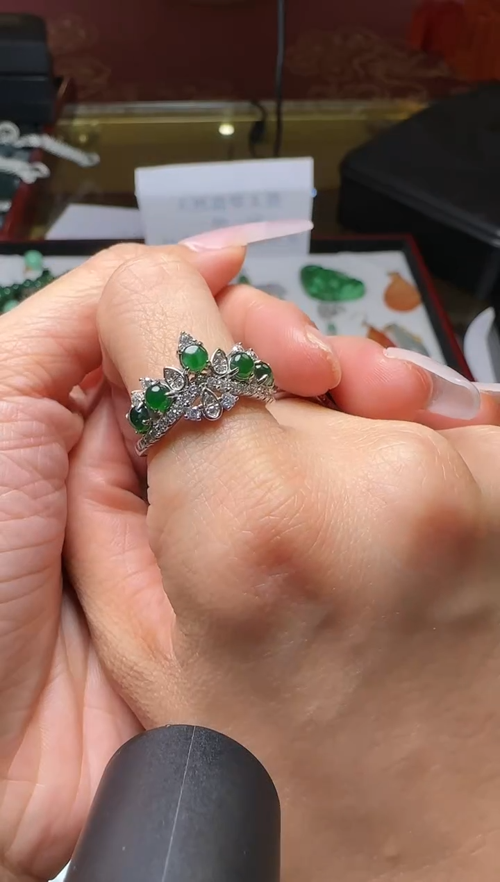 【闪购商品】翡翠吊坠(不含链)未镶嵌翡翠