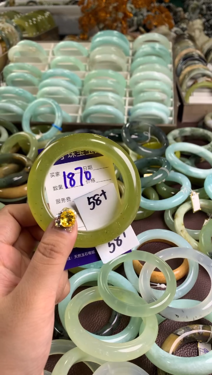 【闪购商品】蛇纹石玉手镯未镶嵌1870