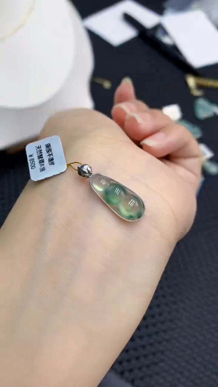 【闪购商品】翡翠颈饰18K金镶嵌            8