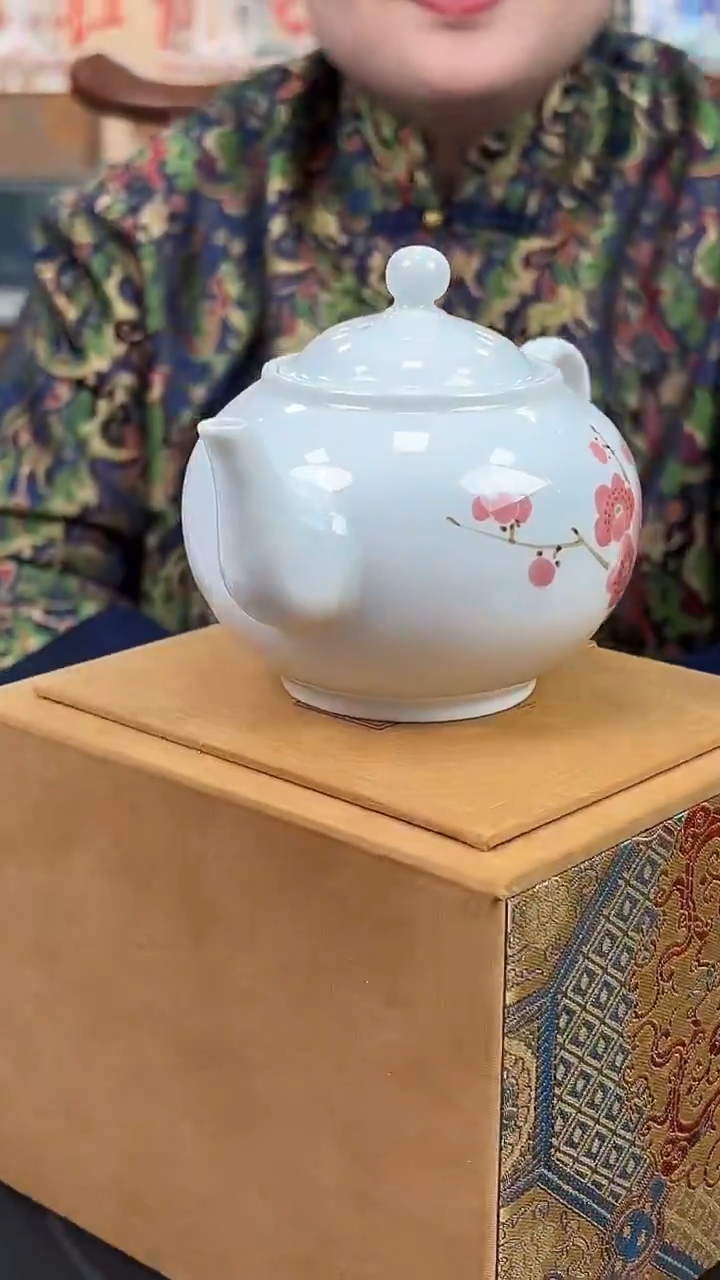 壶瓷翠竹红梅茶壶