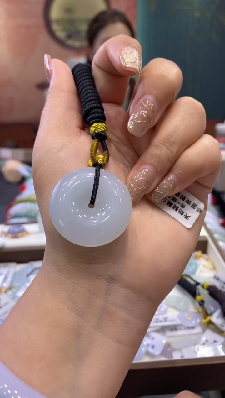 【闪购商品】翡翠吊坠(赠链)未镶嵌多人0011402