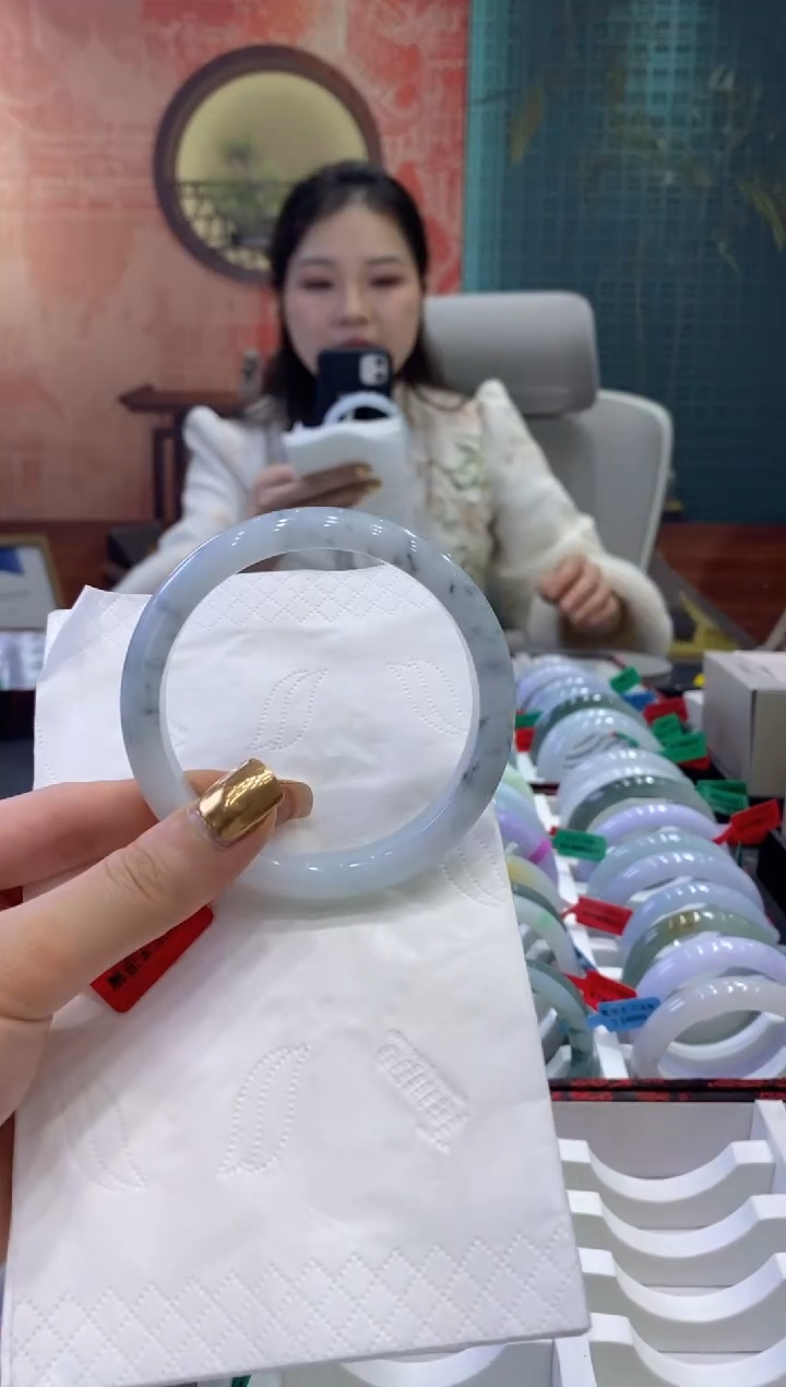 【闪购商品】翡翠手镯未镶嵌多人11741
