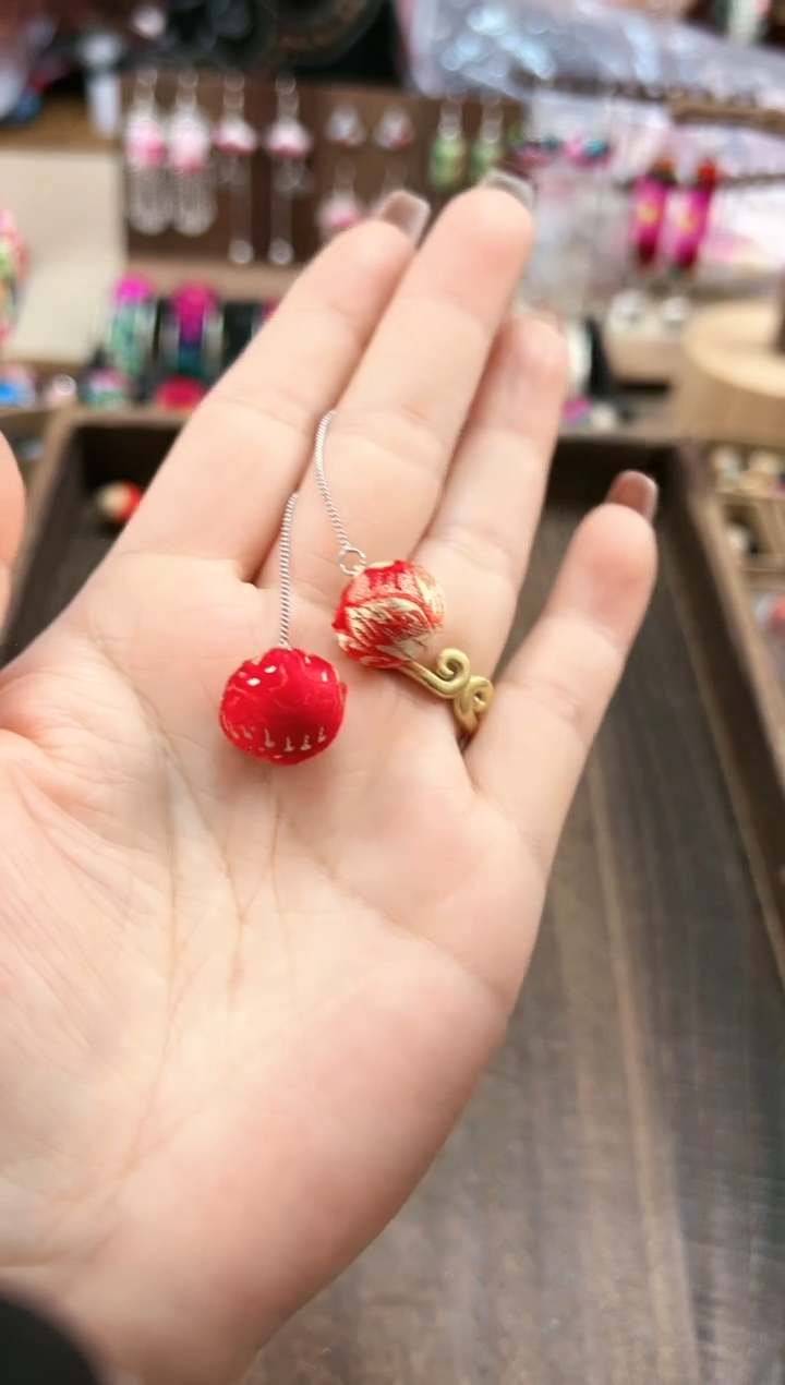 【闪购商品】织绣民族风老绣饰品297