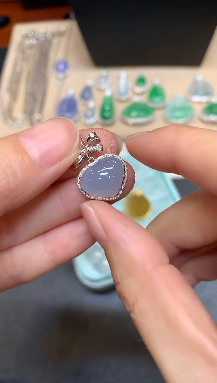 翡翠18K金镶嵌颈饰爱心【无服务费