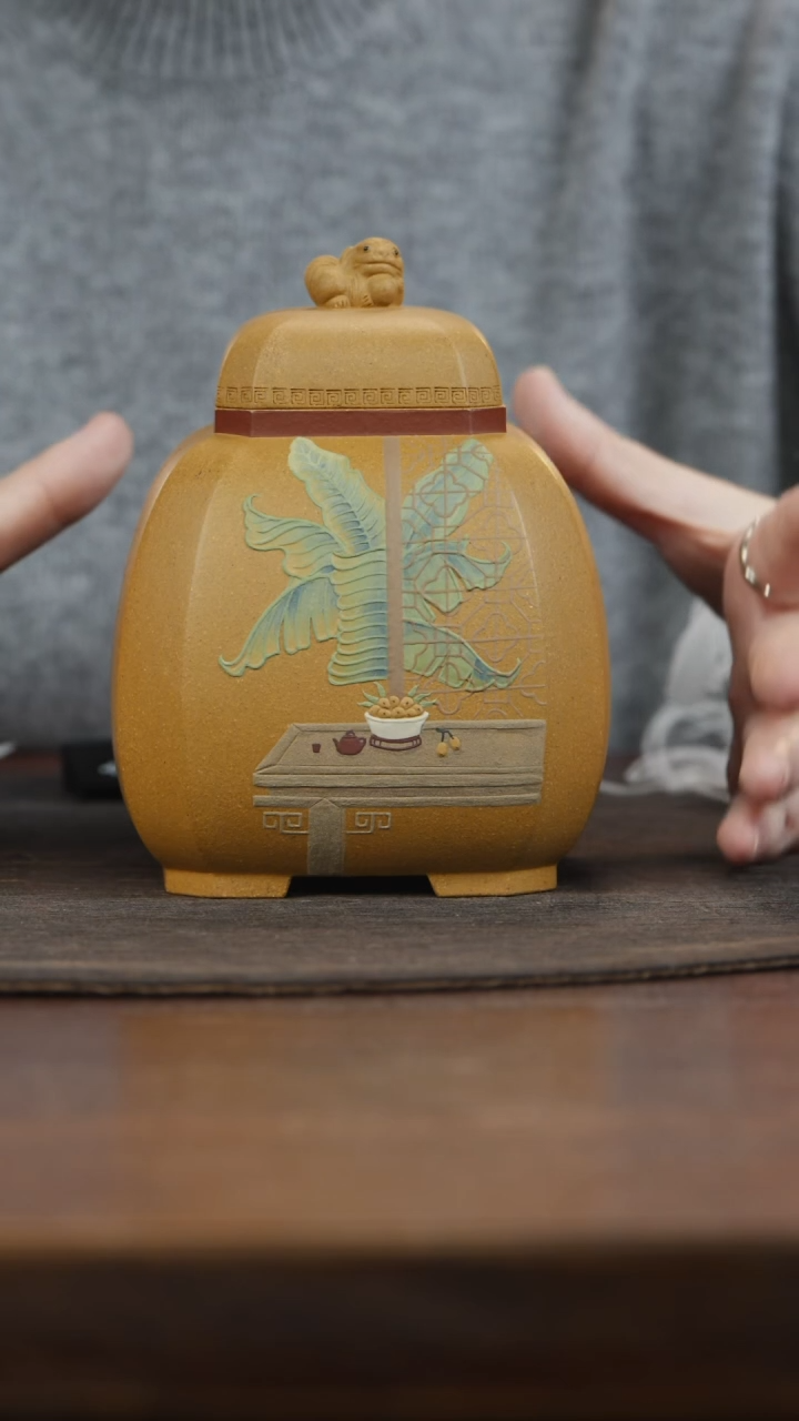 【闪购商品】紫砂茶叶罐狮球钮黄金段泥绘清宫图福临八方罐