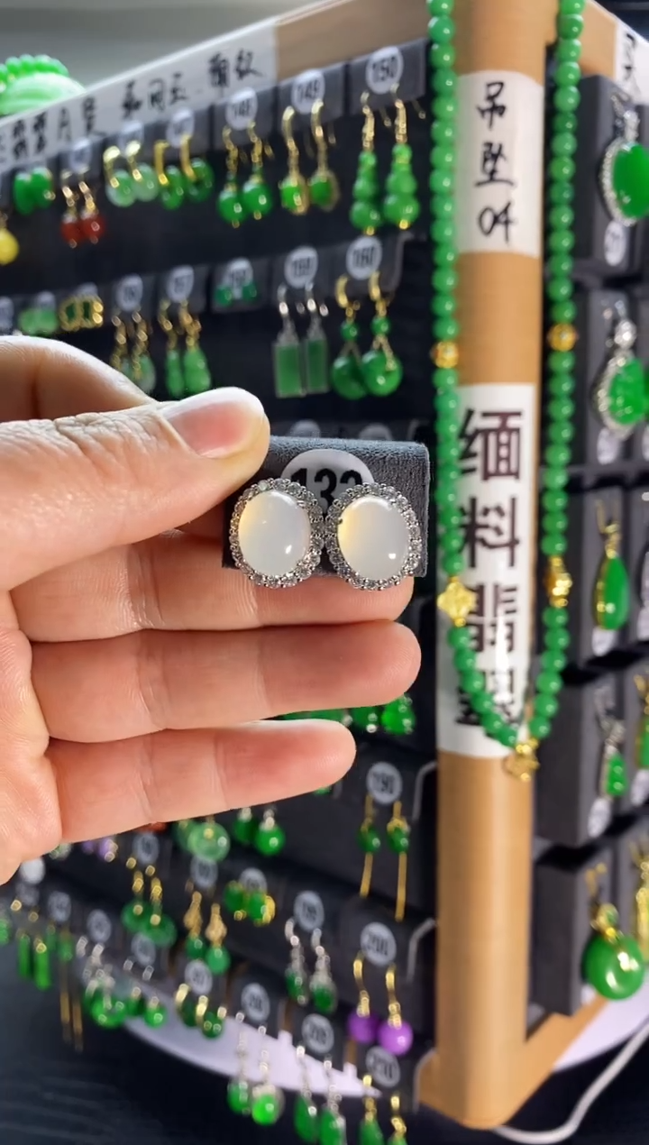 【闪购商品】翡翠耳饰银S925镶嵌133...
