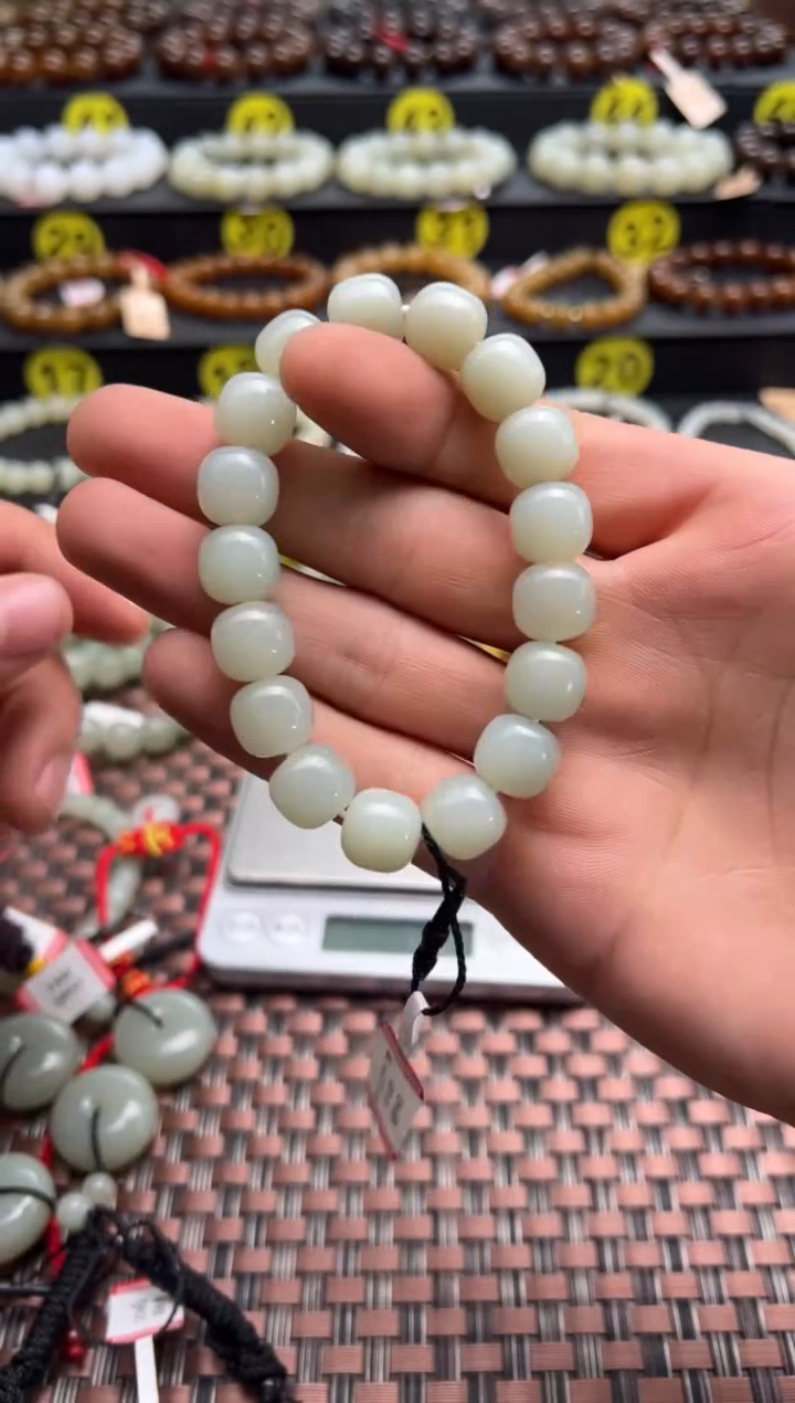 【闪购商品】和田玉手串未镶嵌且末料青白玉老型珠卡11*12手串