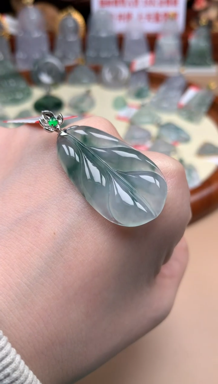 【闪购商品】翡翠颈饰18K金镶嵌叶子