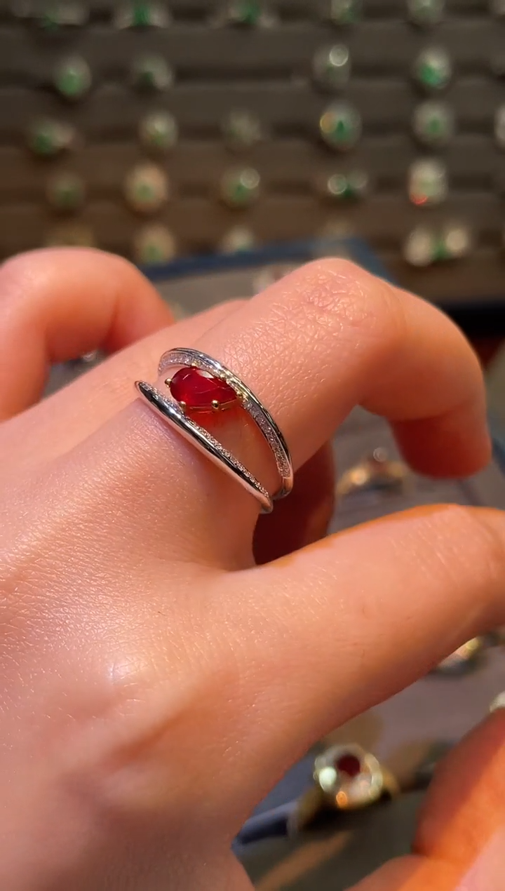【闪购商品】红宝石戒指18K金镶嵌无烧鸽血红/0.62ct