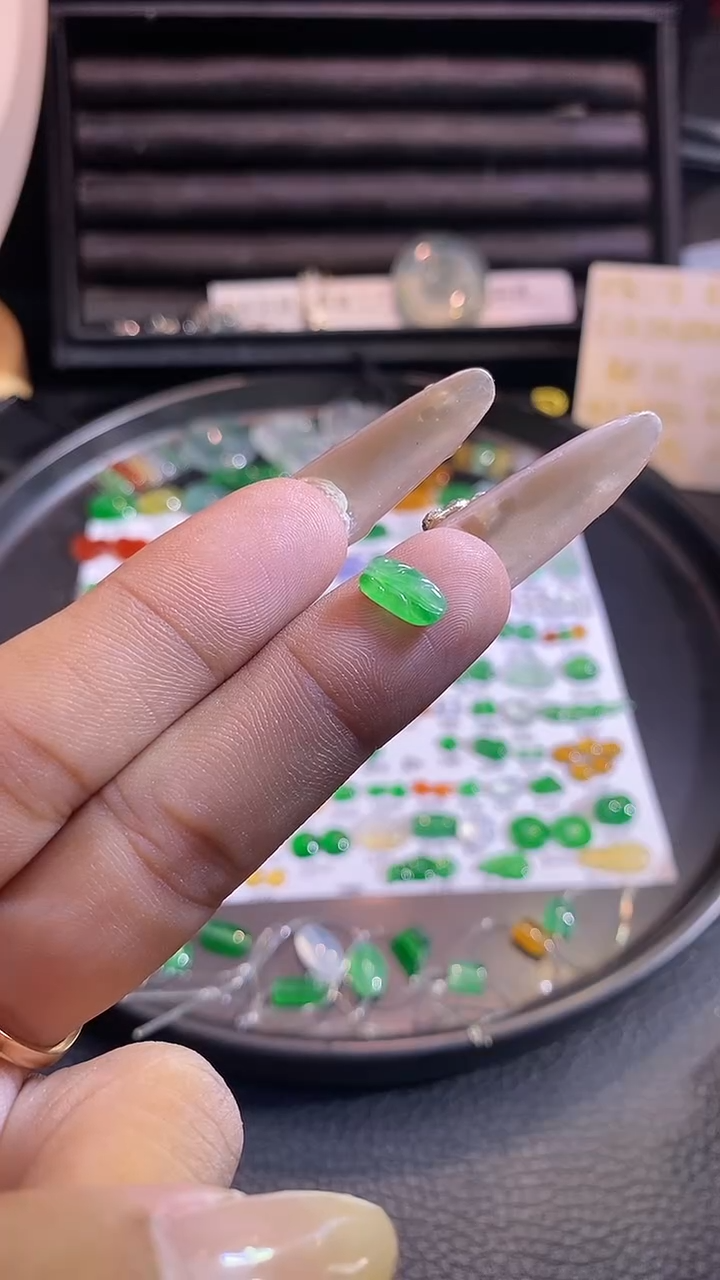 翡翠挂件未镶嵌叶子