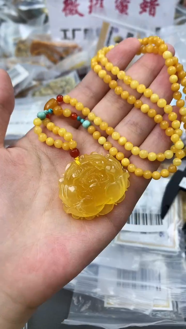 未镶嵌琥珀珠宝奇石155