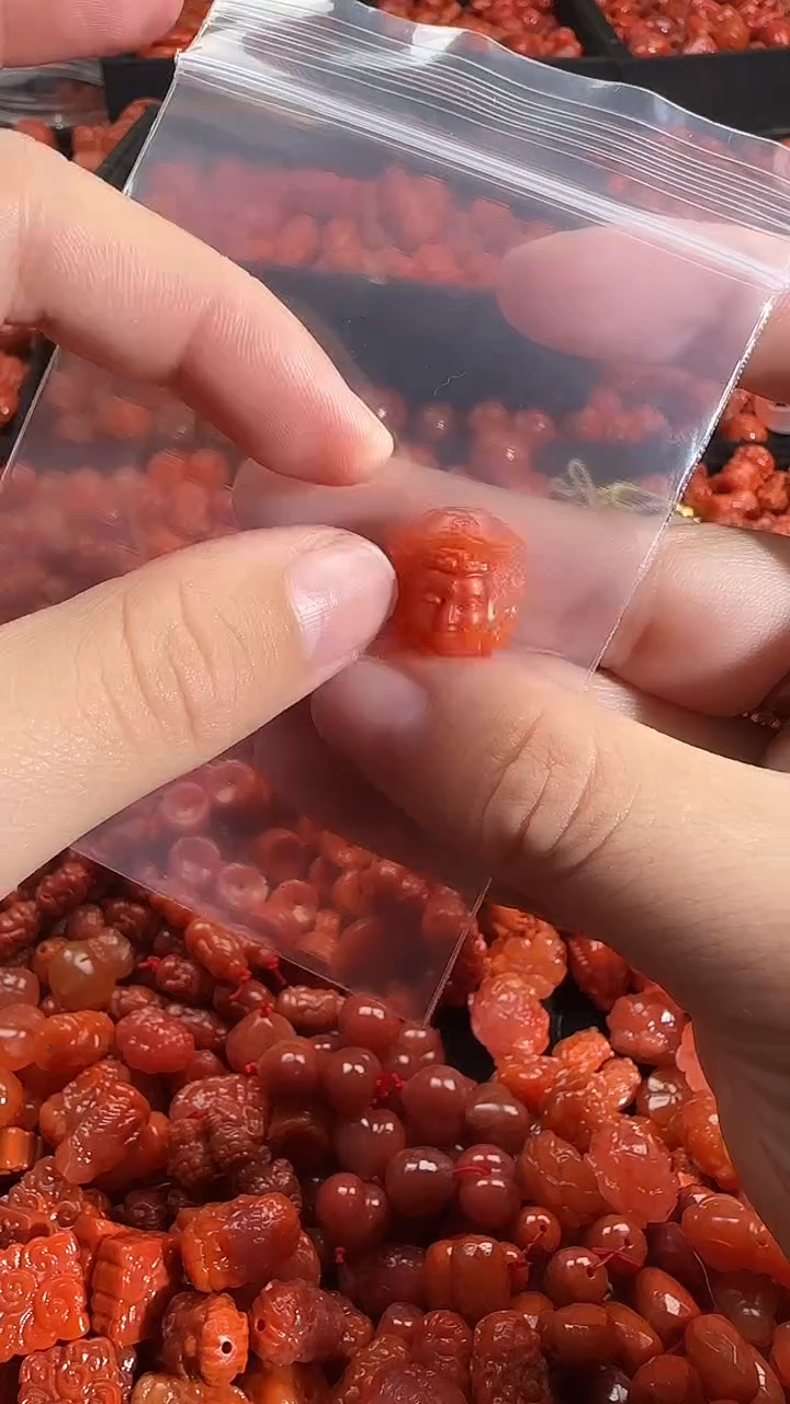 颈饰未镶嵌南红玛瑙1