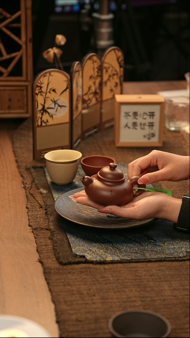 茶壶紫砂宜兴原矿紫砂壶    道洪融天  