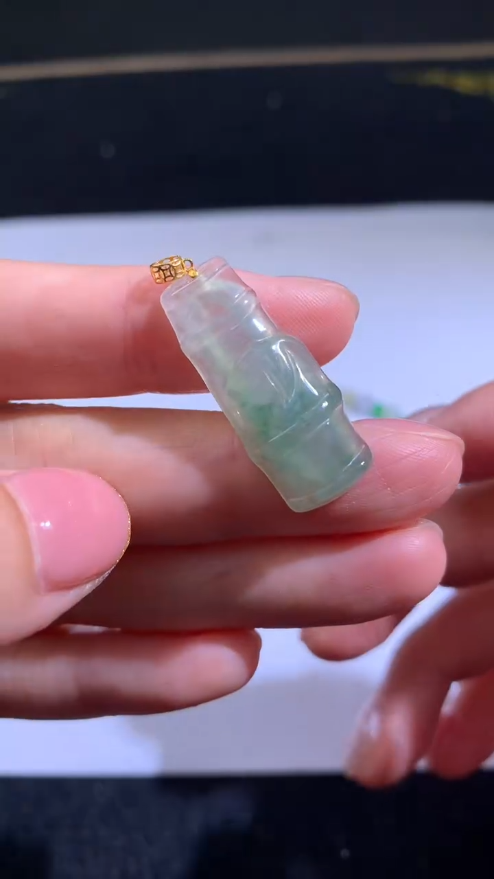 翡翠18K金镶嵌颈饰翡翠 18K金镶嵌 颈饰