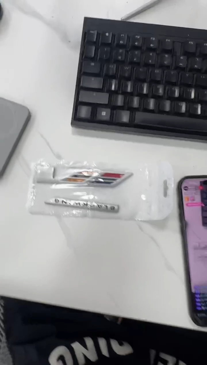凯迪拉克ct5海外黑翼v标带字母