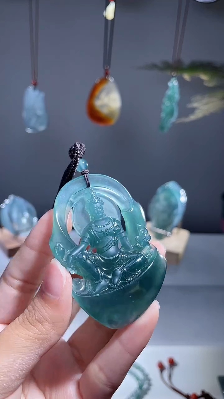 颈饰未镶嵌翡翠观音