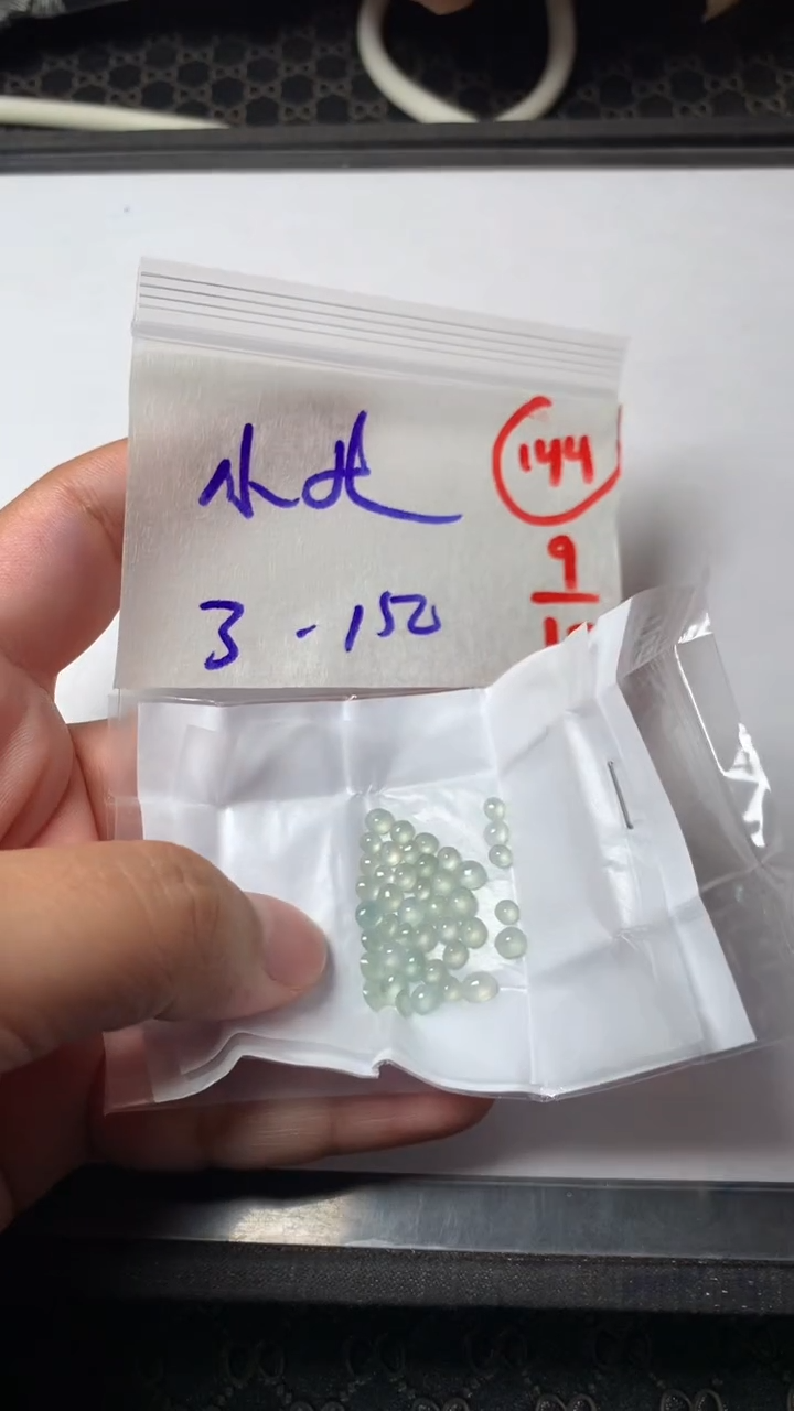 未镶嵌定制翡翠小*鼻缅甸天然翡翠A货144