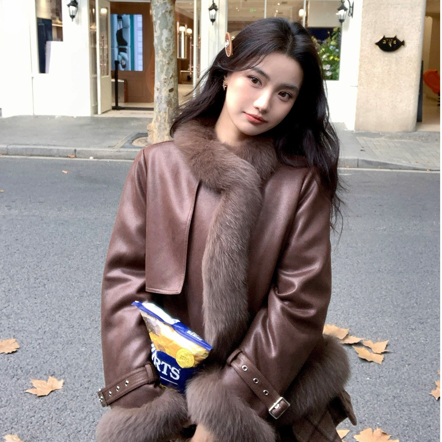 黛瑞丝焦糖摩卡2025冬季狐狸毛麂皮绒皮草外套女鹅绒年轻款