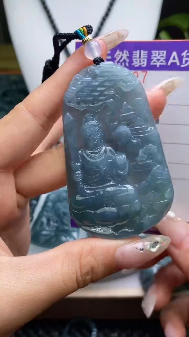 翡翠未镶嵌颈饰         