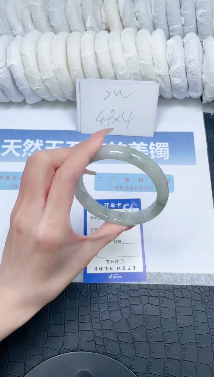 【闪购商品】石英质玉手镯未镶嵌Z376-63