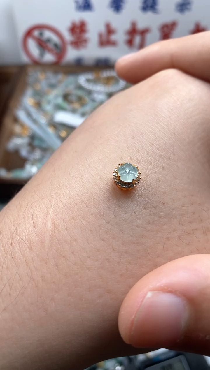 【闪购商品】翡翠颈饰未镶嵌哥哥