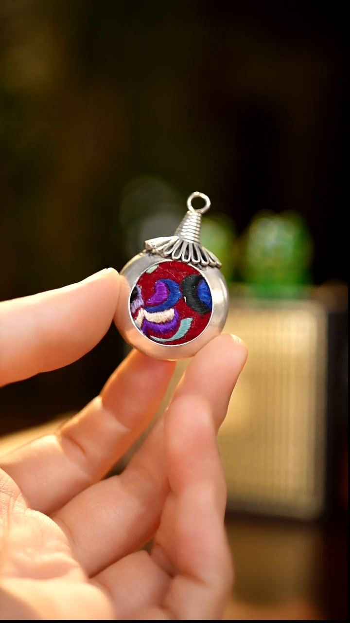 刺绣私人定制苗族手工白Q8855