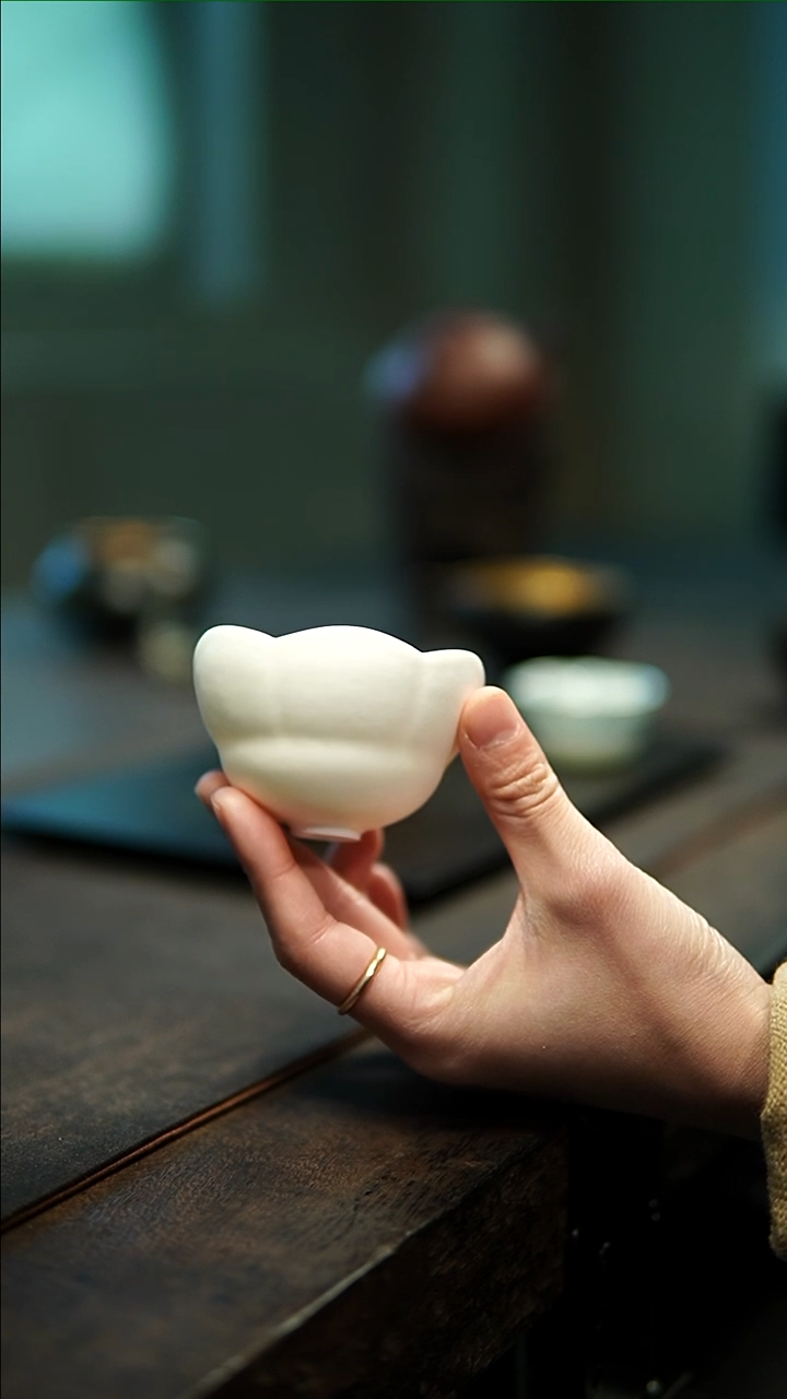 【闪购商品】云龙霜白釉花口杯