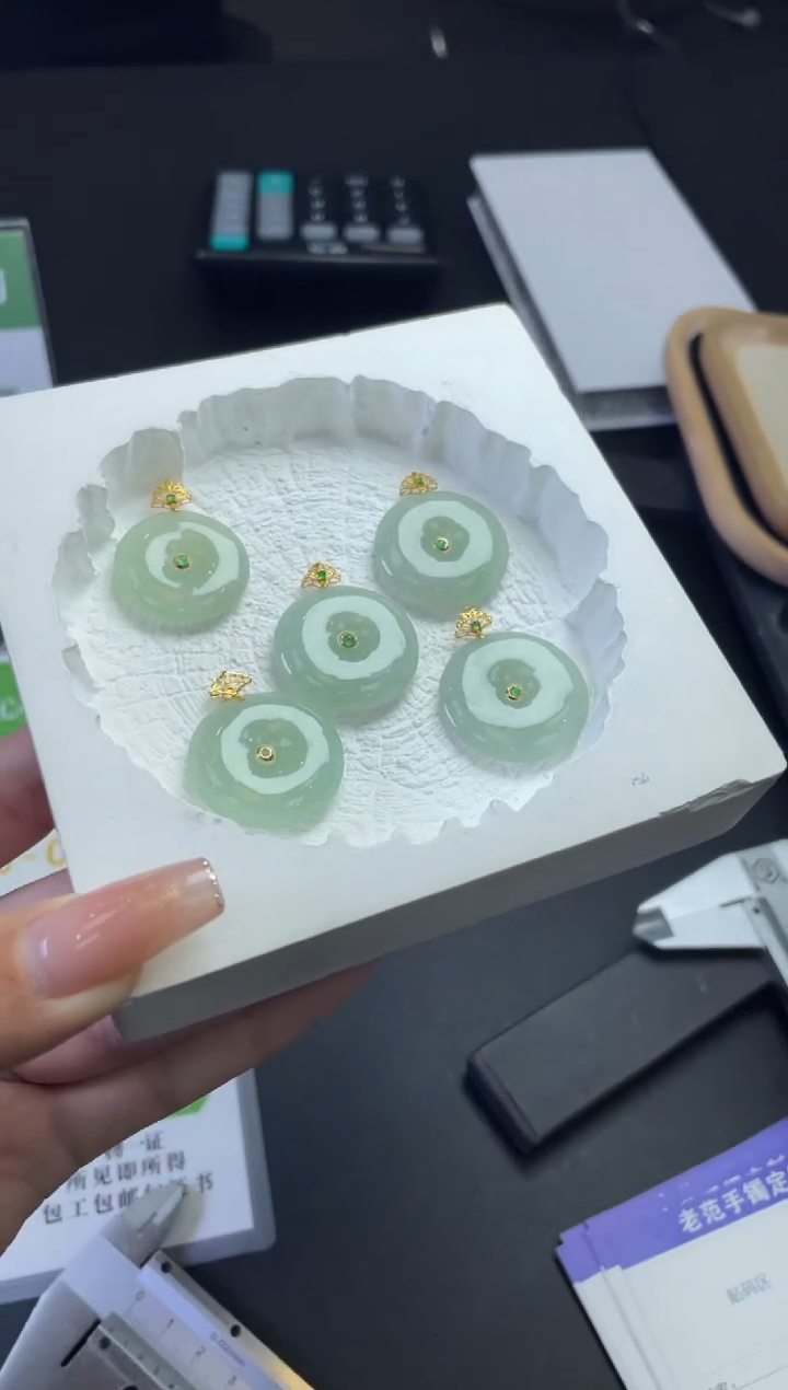 【闪购商品】翡翠吊坠(不含链)18K金镶嵌W001-PQGJ707多样性发一