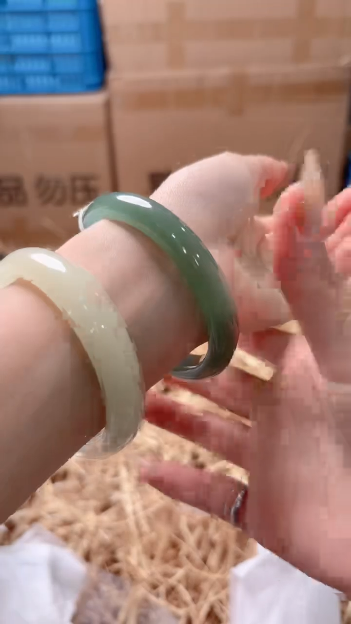 未镶嵌手镯石英质玉D-0253