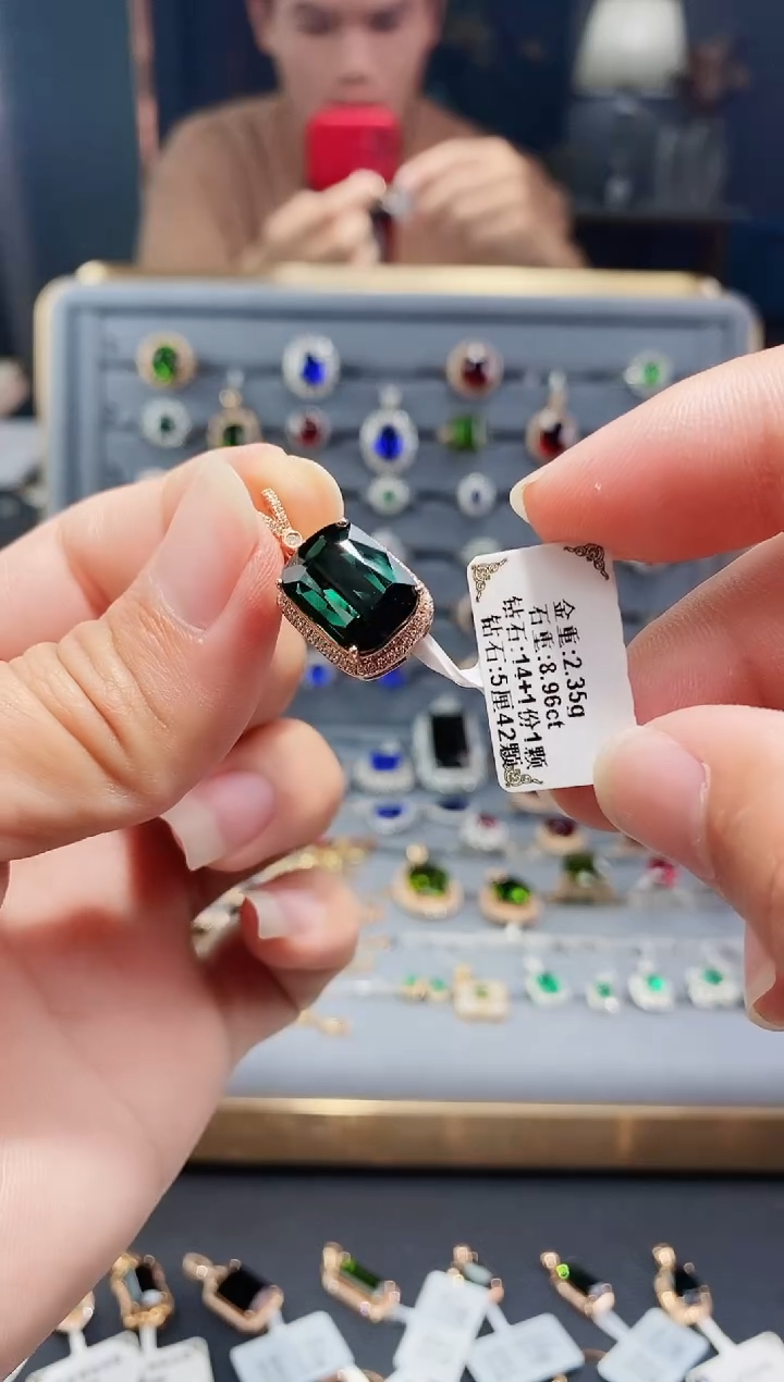 【闪购商品】碧玺颈饰18K金镶嵌8.96.