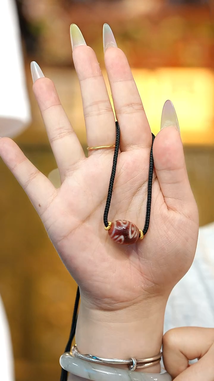 未镶嵌颈饰玛瑙/玉髓（覆膜）Q33308多样性发其一