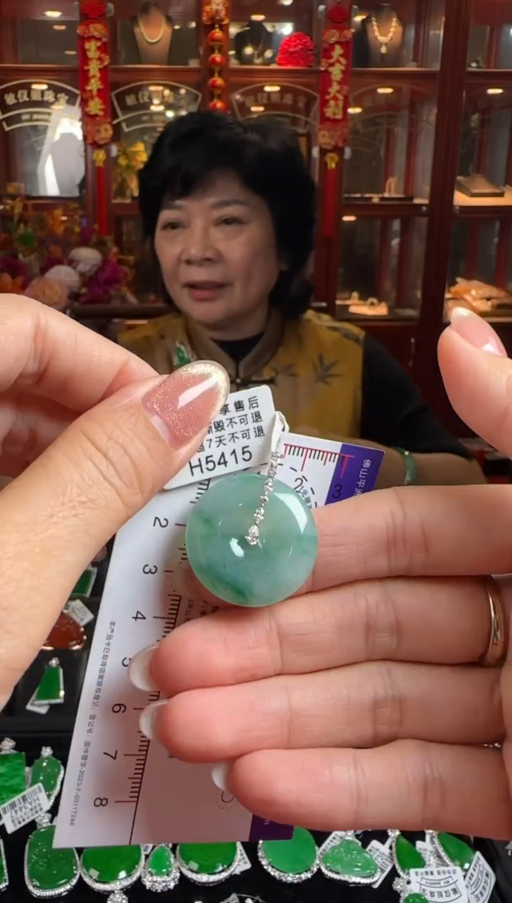 颈饰18K金镶嵌翡翠H5415平安扣
