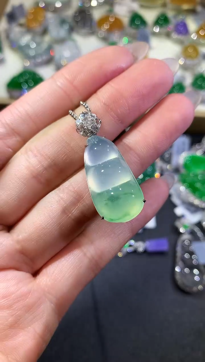 【闪购商品】翡翠吊坠(不含链)18K金镶嵌103-豆子