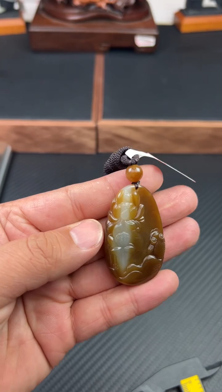 和田玉未镶嵌吊坠(赠链)若羌微色差